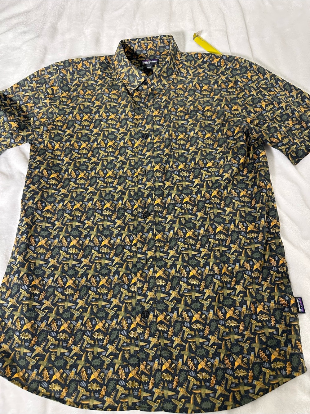 Patagonia Men's Button-Down Shirt in Black with Mustard & Olive Print size Small